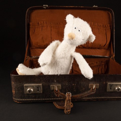 Pluszowy biały Miś Ach Good! 25 cm pierwsza przytulanka dla dzieci sigikid